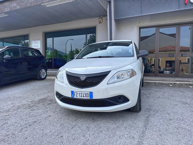 Lancia Ypsilon